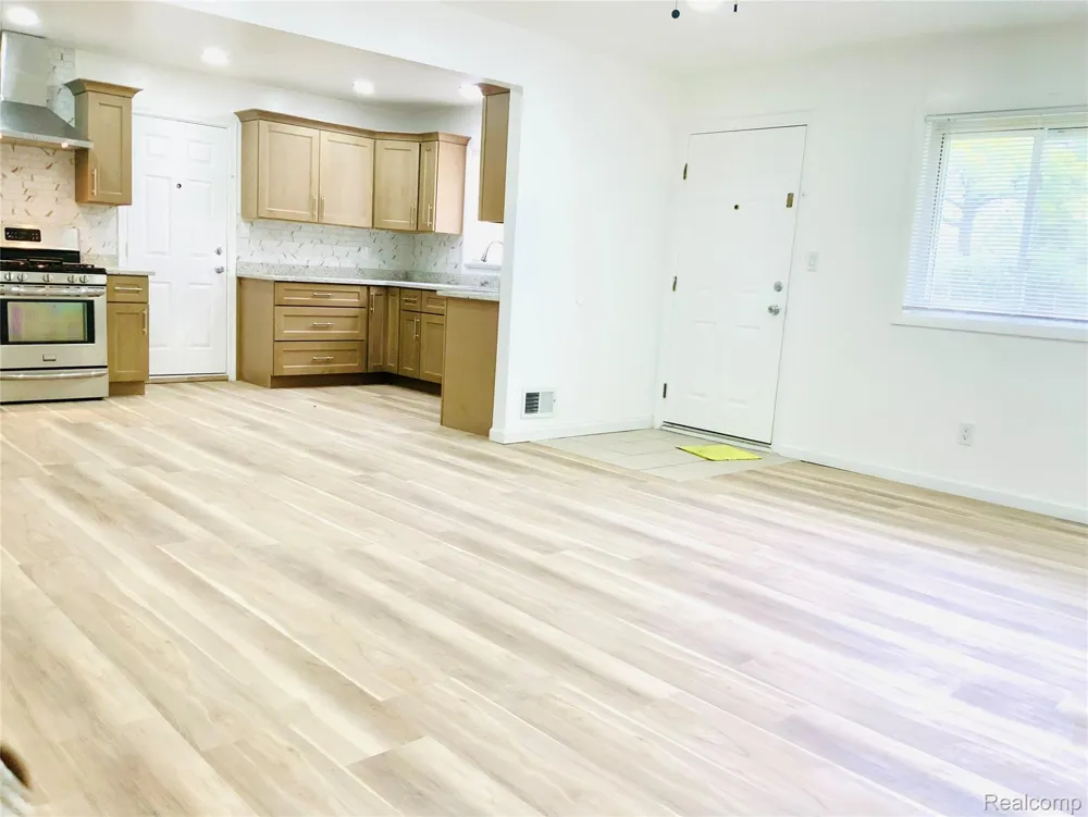 6475 Highland Street Dearborn Heights City, MI 48127