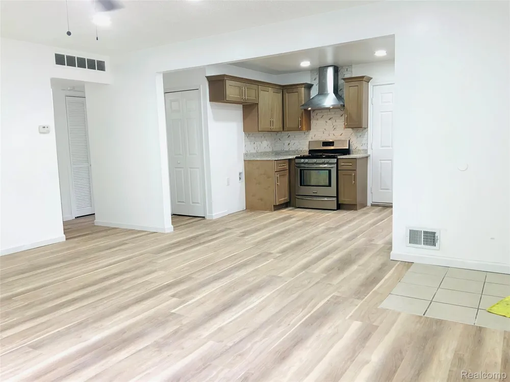 6475 Highland Street Dearborn Heights City, MI 48127