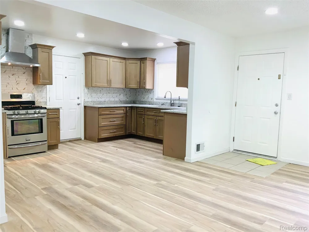 6475 Highland Street Dearborn Heights City, MI 48127