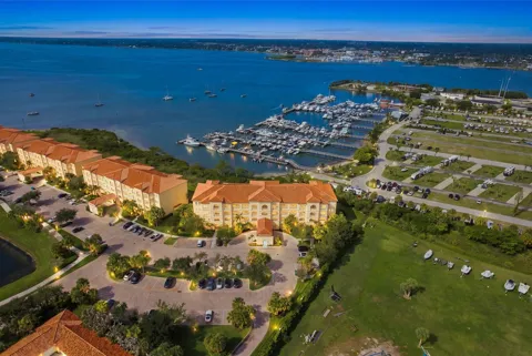 34 HARBOUR ISLE DRIVE W #PH05