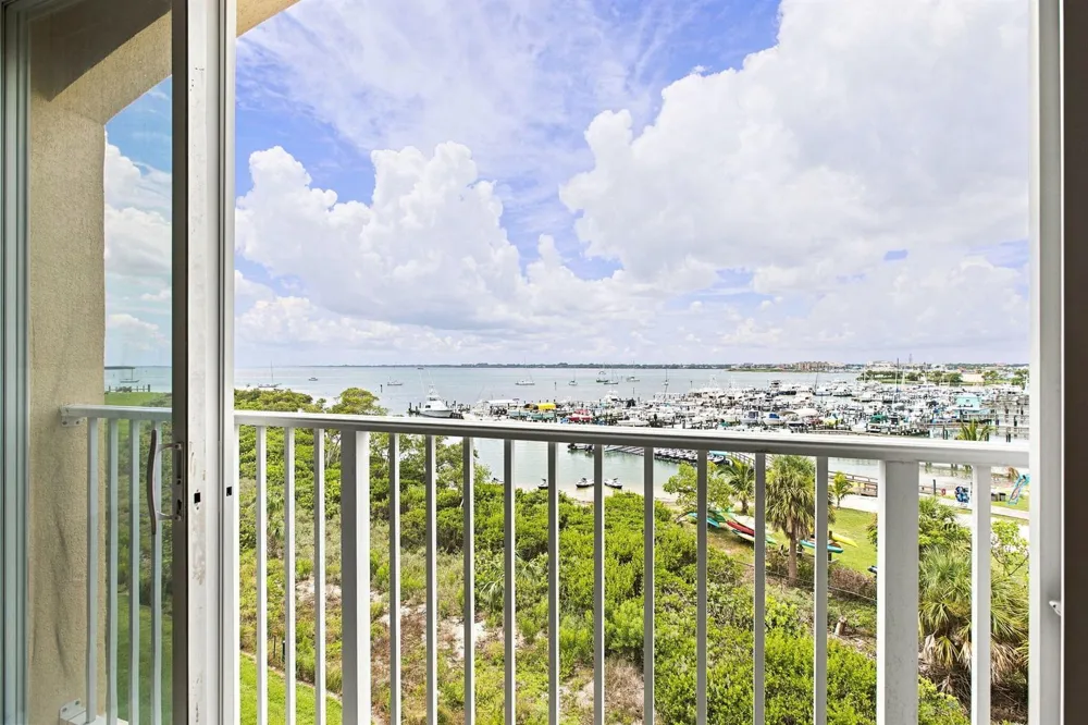 34 HARBOUR ISLE DRIVE W #PH05 Fort Pierce, FL 34949