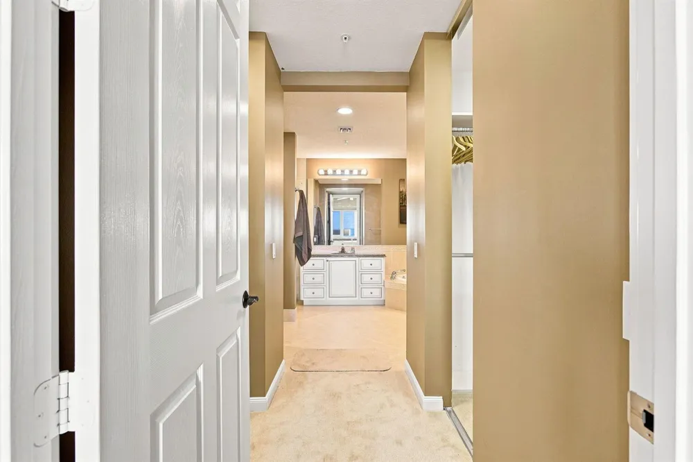 34 HARBOUR ISLE DRIVE W #PH05 Fort Pierce, FL 34949