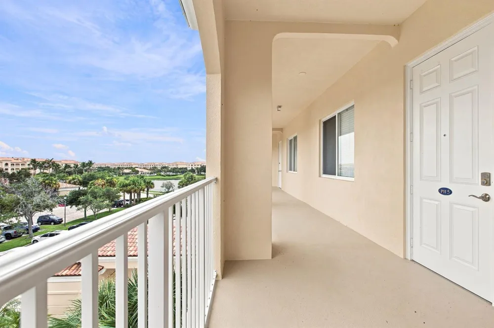 34 HARBOUR ISLE DRIVE W #PH05 Fort Pierce, FL 34949
