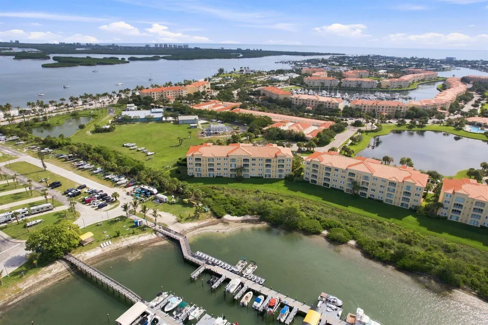 34 HARBOUR ISLE DRIVE W #PH05 Fort Pierce, FL 34949