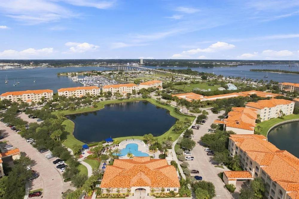 34 HARBOUR ISLE DRIVE W #PH05 Fort Pierce, FL 34949