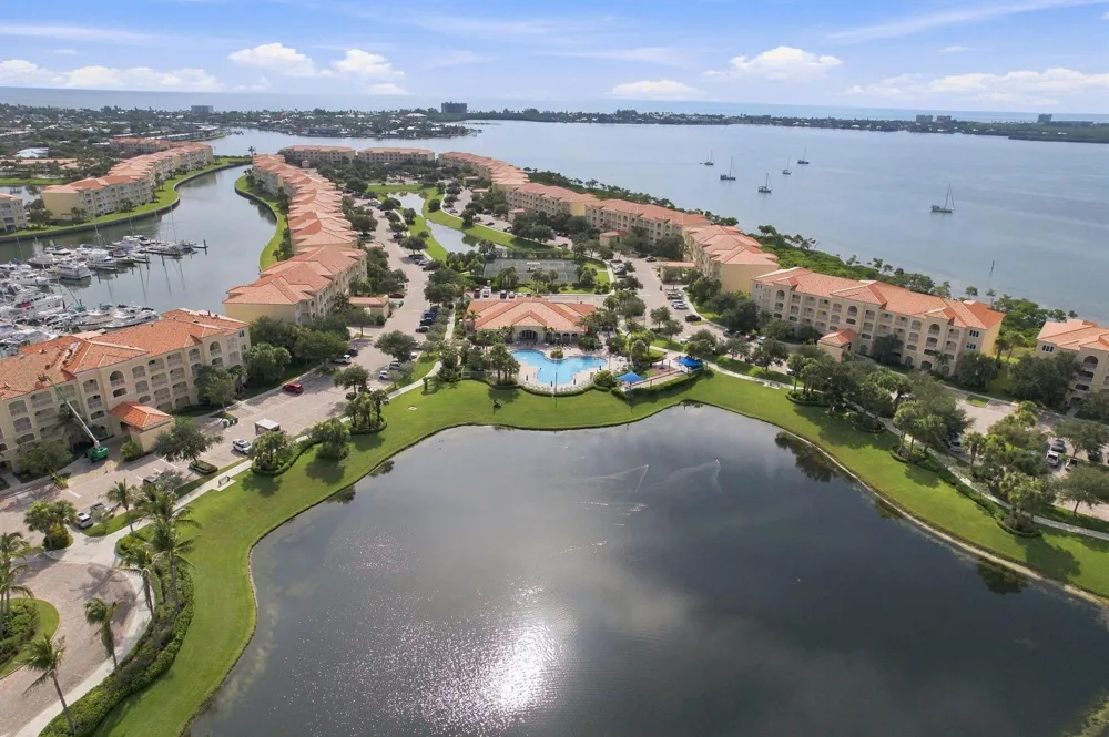 34 HARBOUR ISLE DRIVE W #PH05 Fort Pierce, FL 34949