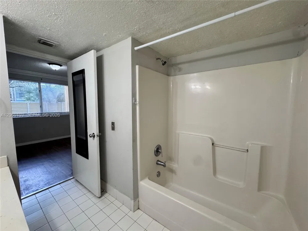 9909 Westwood Dr #16-1 Tamarac, FL 33321