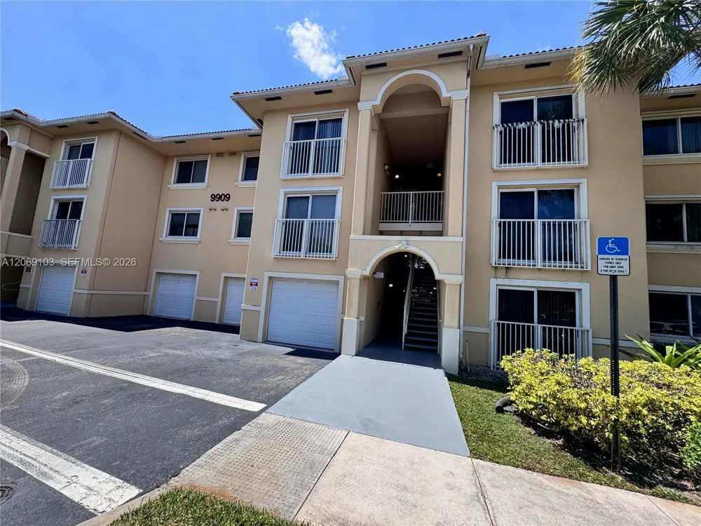 9909 Westwood Dr #16-1 Tamarac, FL 33321
