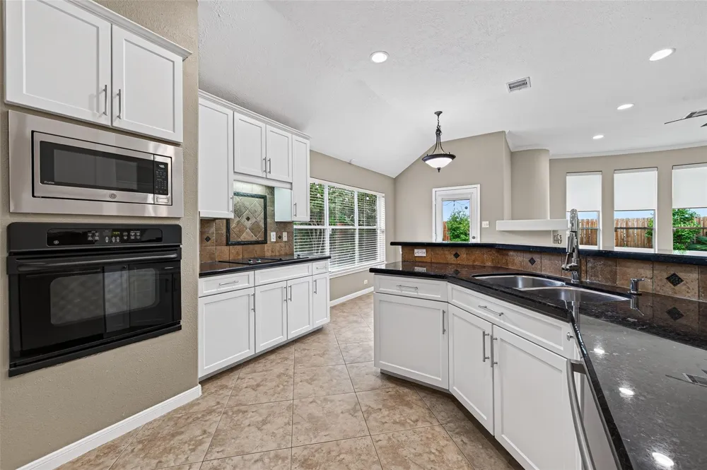 1103 Parkhaven Lane Houston, TX 77077