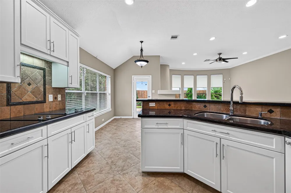 1103 Parkhaven Lane Houston, TX 77077
