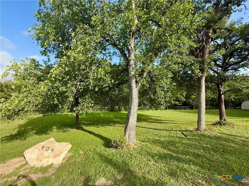 909 Center Circle Salado, TX 76571