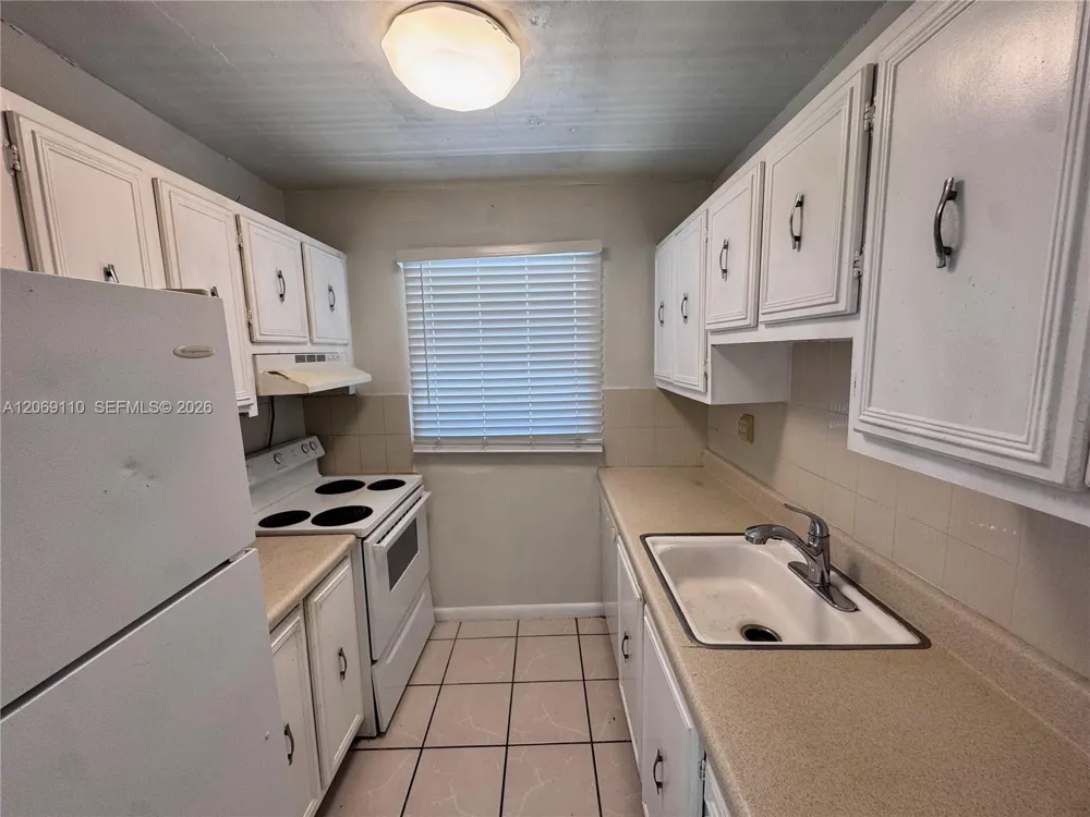 3265 Griffin Rd #202 Dania Beach, FL 33312