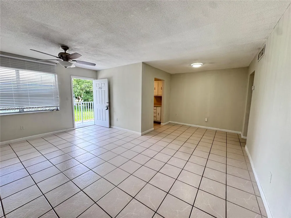3265 Griffin Rd #202 Dania Beach, FL 33312