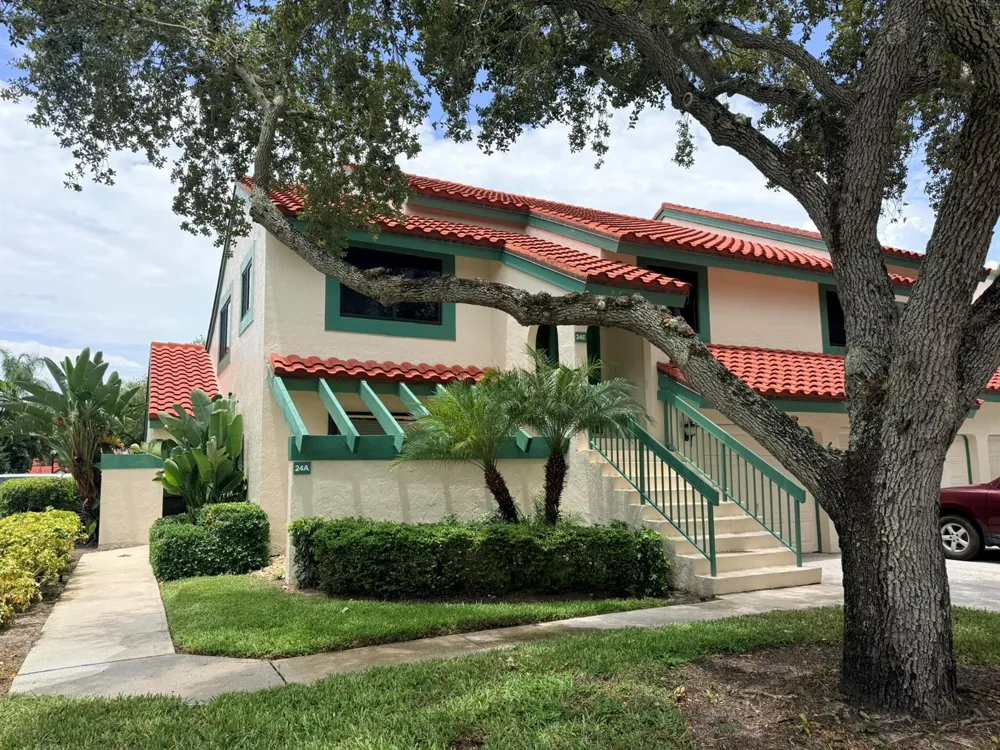 24 LEXINGTON LANE W #A Palm Beach Gardens, FL 33418