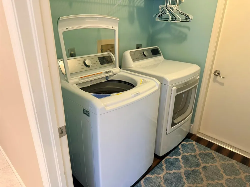 24 LEXINGTON LANE W #A Palm Beach Gardens, FL 33418