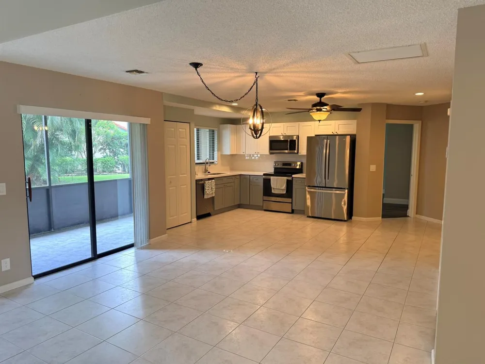 24 LEXINGTON LANE W #A Palm Beach Gardens, FL 33418