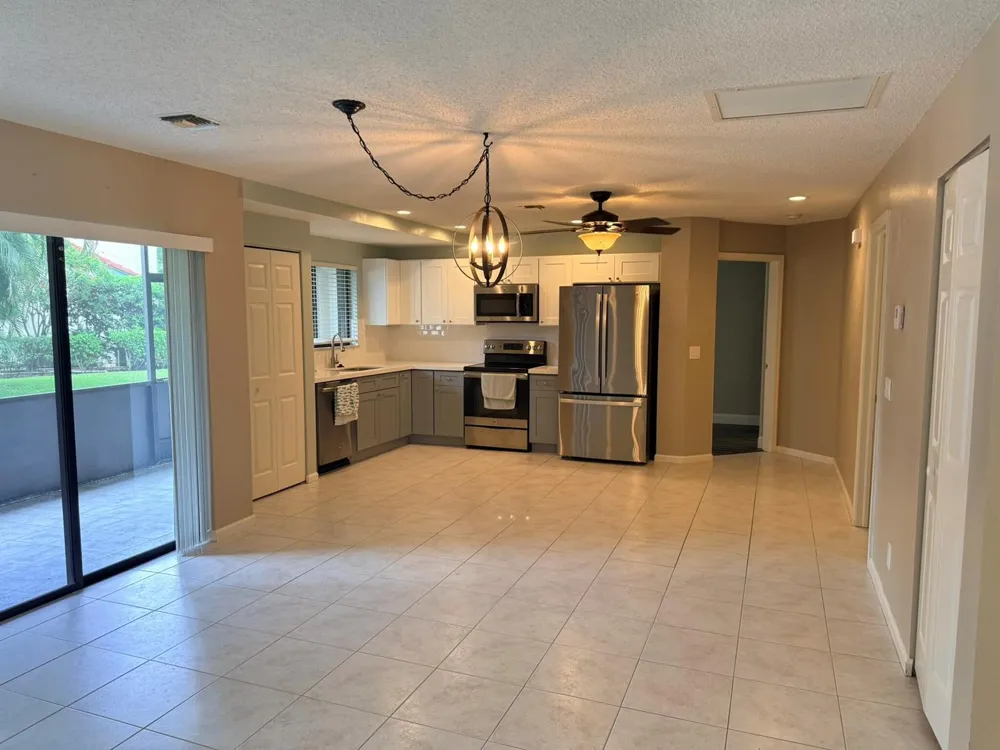 24 LEXINGTON LANE W #A Palm Beach Gardens, FL 33418
