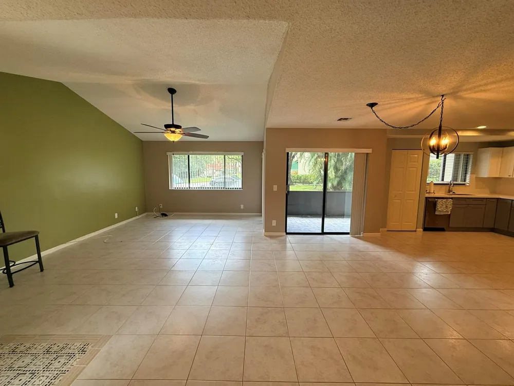 24 LEXINGTON LANE W #A Palm Beach Gardens, FL 33418