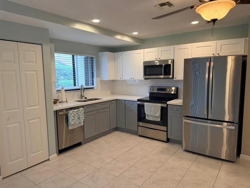 24 LEXINGTON LANE W #A Palm Beach Gardens, FL 33418
