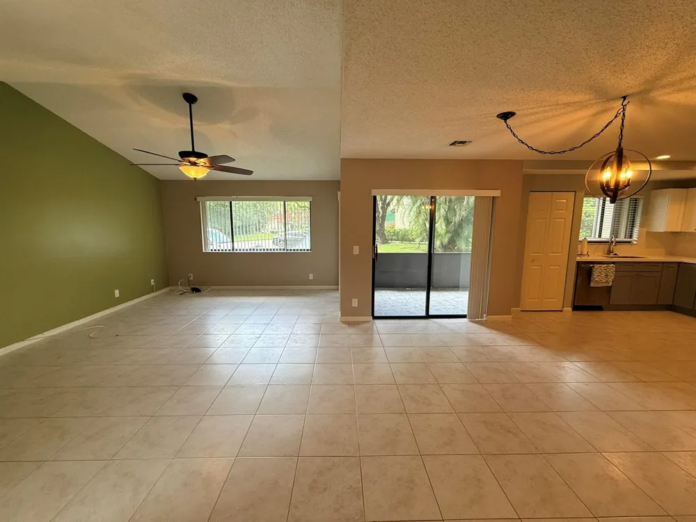 24 LEXINGTON LANE W #A Palm Beach Gardens, FL 33418