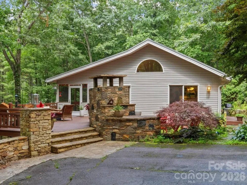 30 Kalmia Cove Burnsville, NC 28714