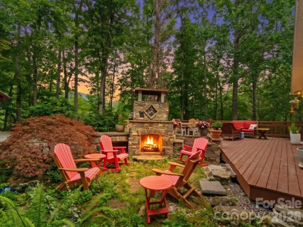 30 Kalmia Cove Burnsville, NC 28714