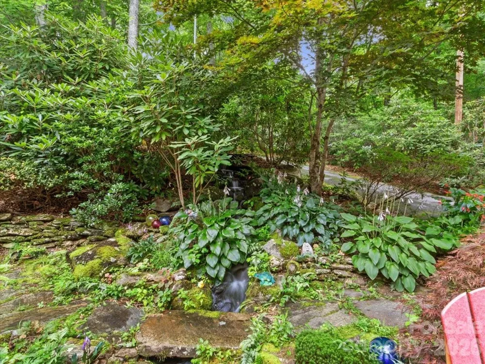 30 Kalmia Cove Burnsville, NC 28714