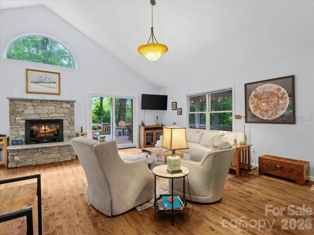 30 Kalmia Cove Burnsville, NC 28714