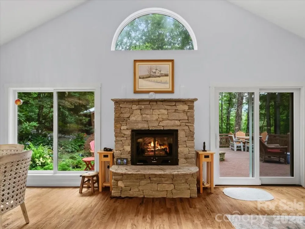 30 Kalmia Cove Burnsville, NC 28714