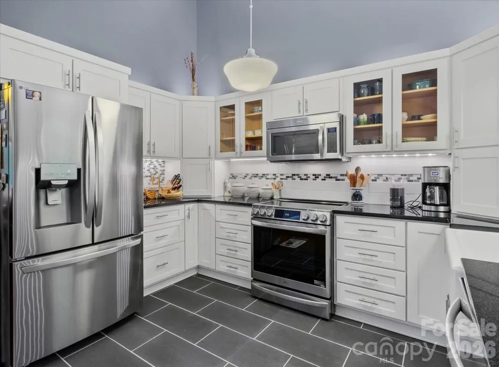 30 Kalmia Cove Burnsville, NC 28714