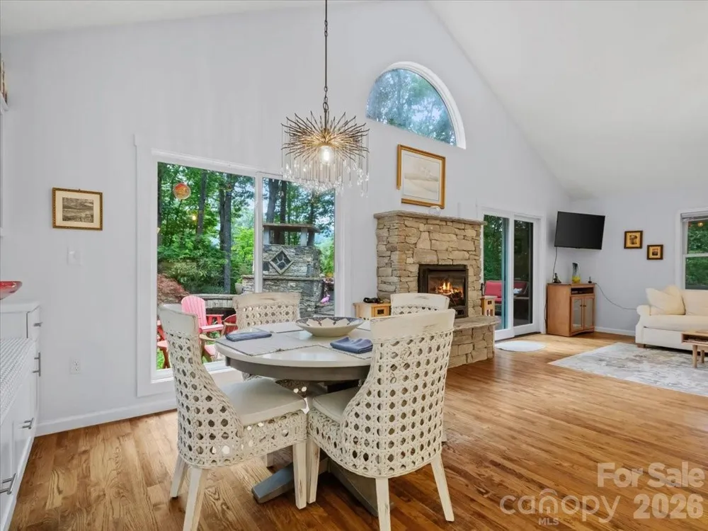 30 Kalmia Cove Burnsville, NC 28714