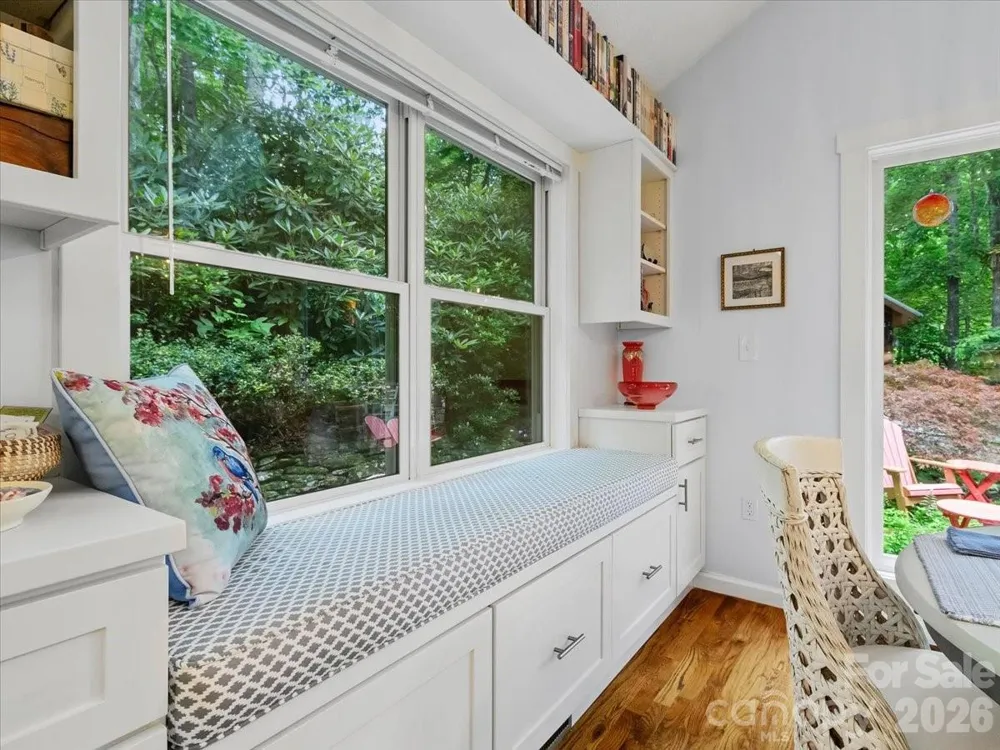 30 Kalmia Cove Burnsville, NC 28714