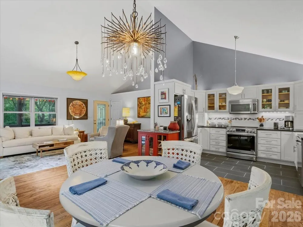 30 Kalmia Cove Burnsville, NC 28714