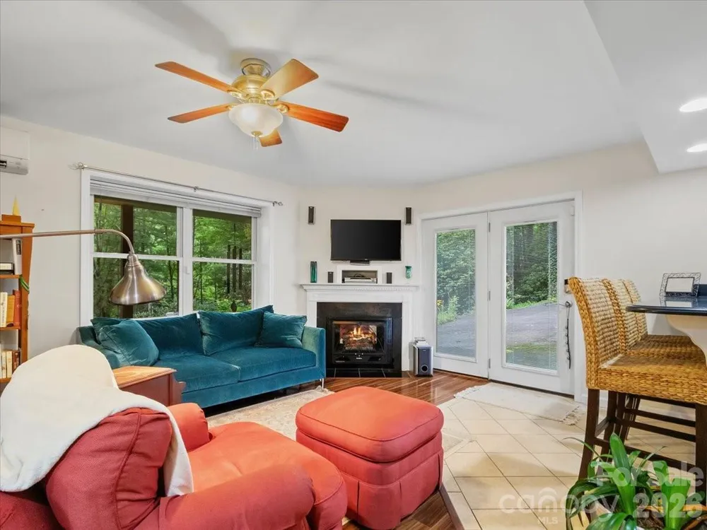 30 Kalmia Cove Burnsville, NC 28714