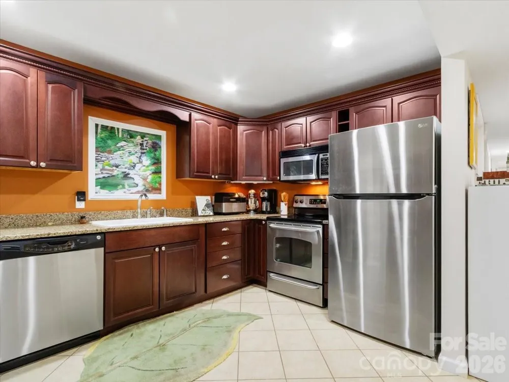 30 Kalmia Cove Burnsville, NC 28714