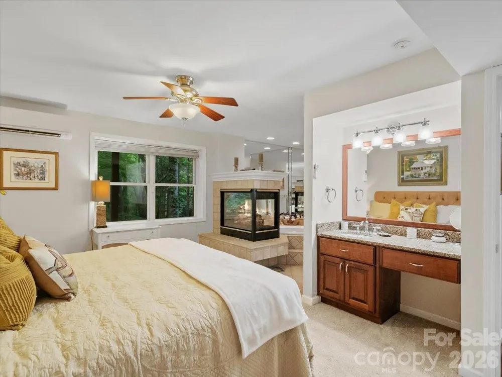 30 Kalmia Cove Burnsville, NC 28714