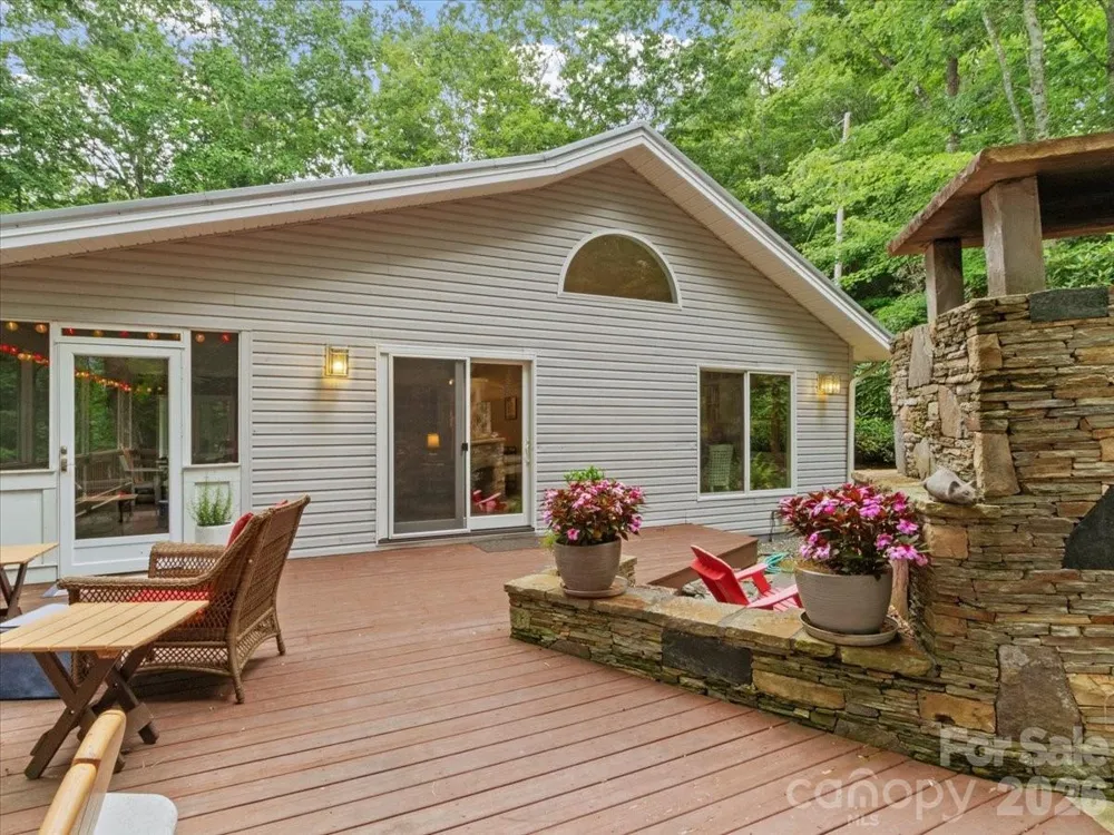30 Kalmia Cove Burnsville, NC 28714