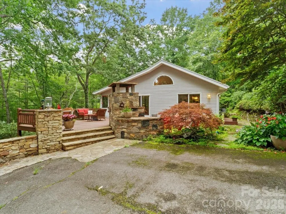 30 Kalmia Cove Burnsville, NC 28714