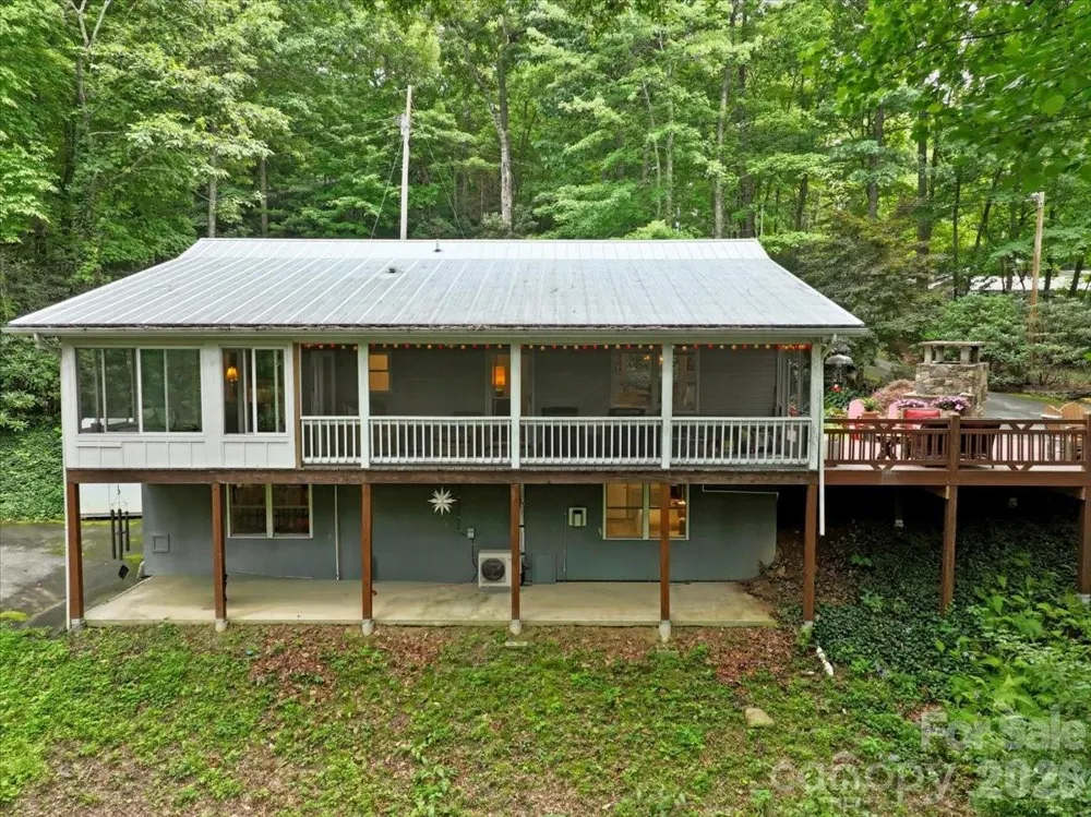30 Kalmia Cove Burnsville, NC 28714