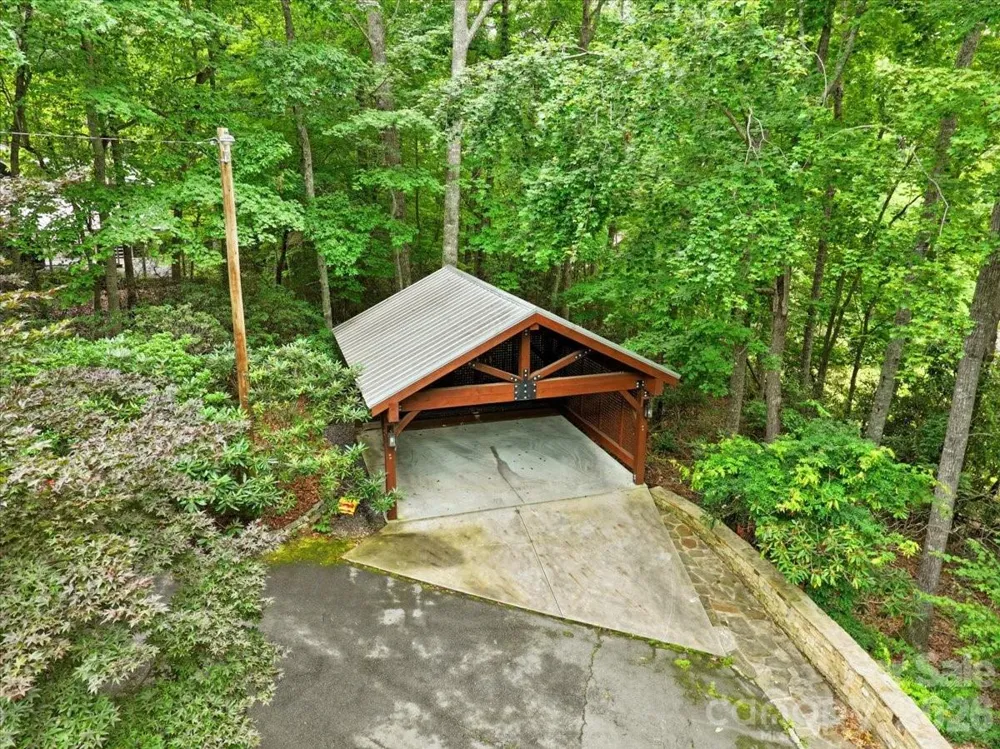 30 Kalmia Cove Burnsville, NC 28714