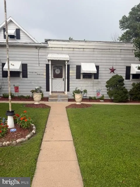 7423 POINT ROAD