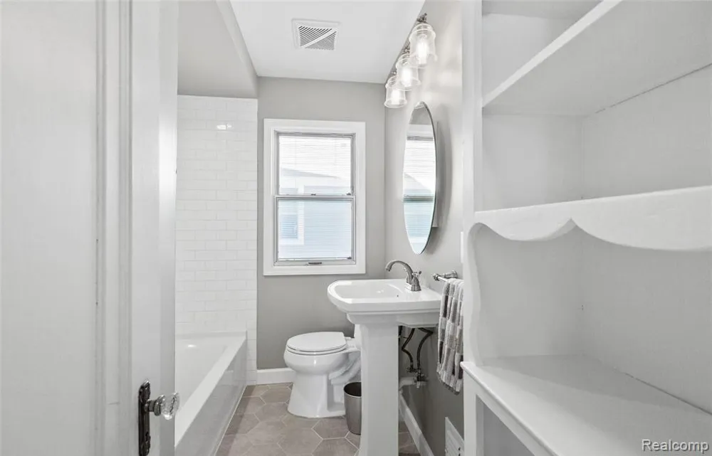 718 Altadena Avenue Royal Oak City, MI 48067