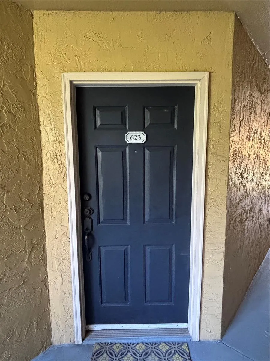5124 CONROY ROAD #623 Orlando, FL 32811