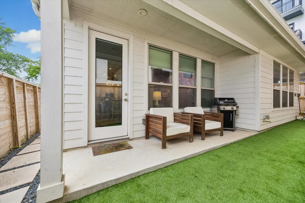 940 W 21st Street Houston, TX 77008