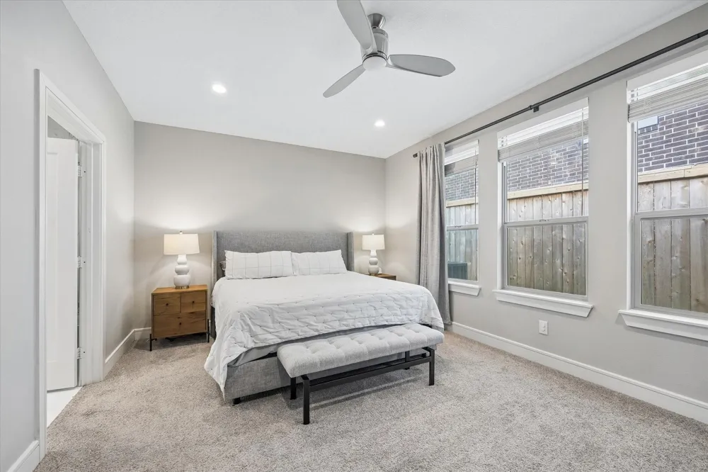 940 W 21st Street Houston, TX 77008