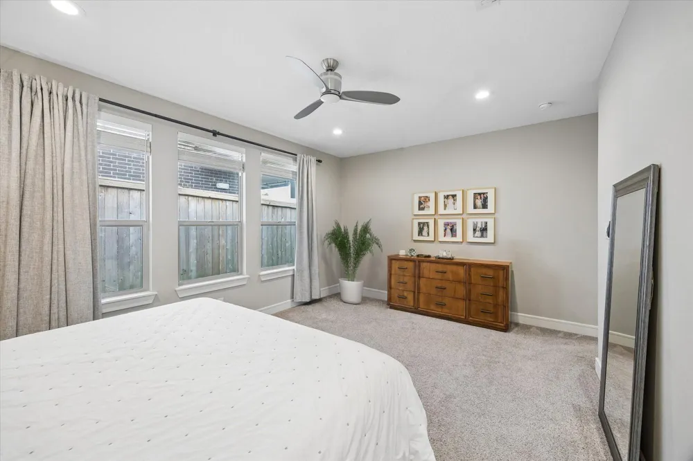 940 W 21st Street Houston, TX 77008
