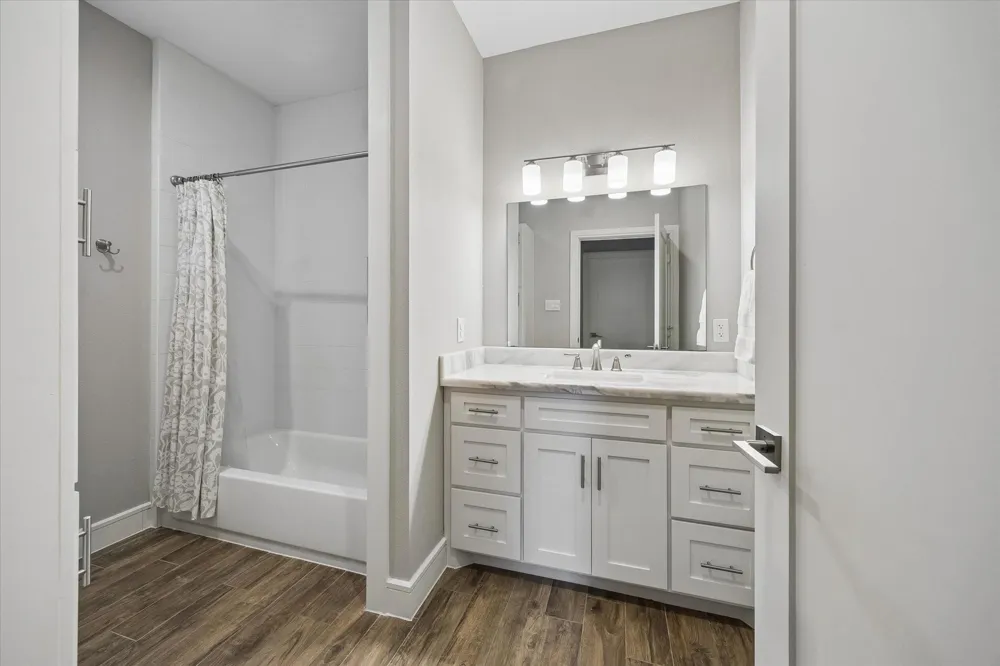 940 W 21st Street Houston, TX 77008