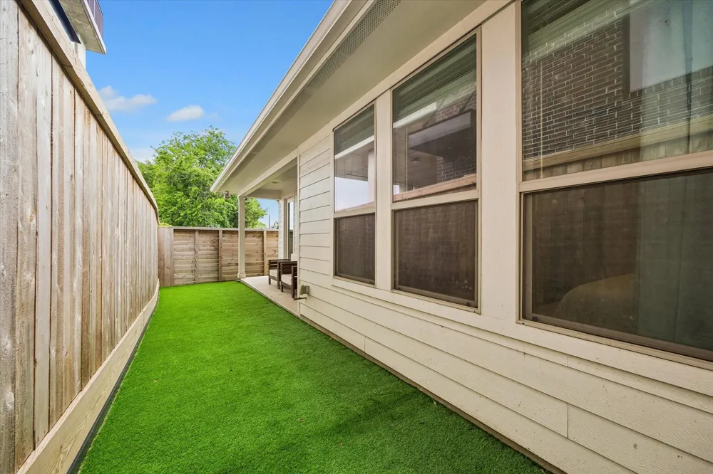 940 W 21st Street Houston, TX 77008