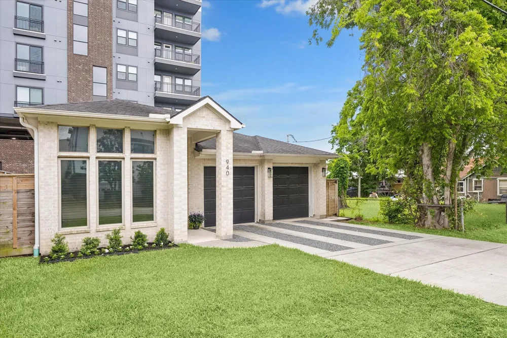 940 W 21st Street Houston, TX 77008