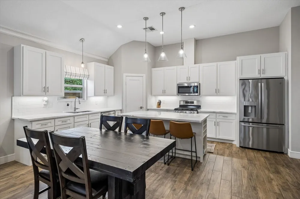 940 W 21st Street Houston, TX 77008